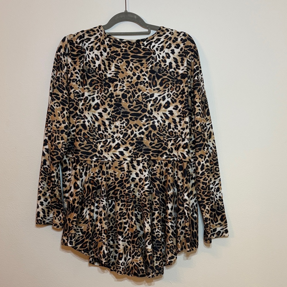 Stylish Leopard Print Wrap Blouse - Picture 2 of 6